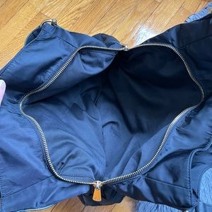 Kate spade satchel in good condition. Black color with gold zipper